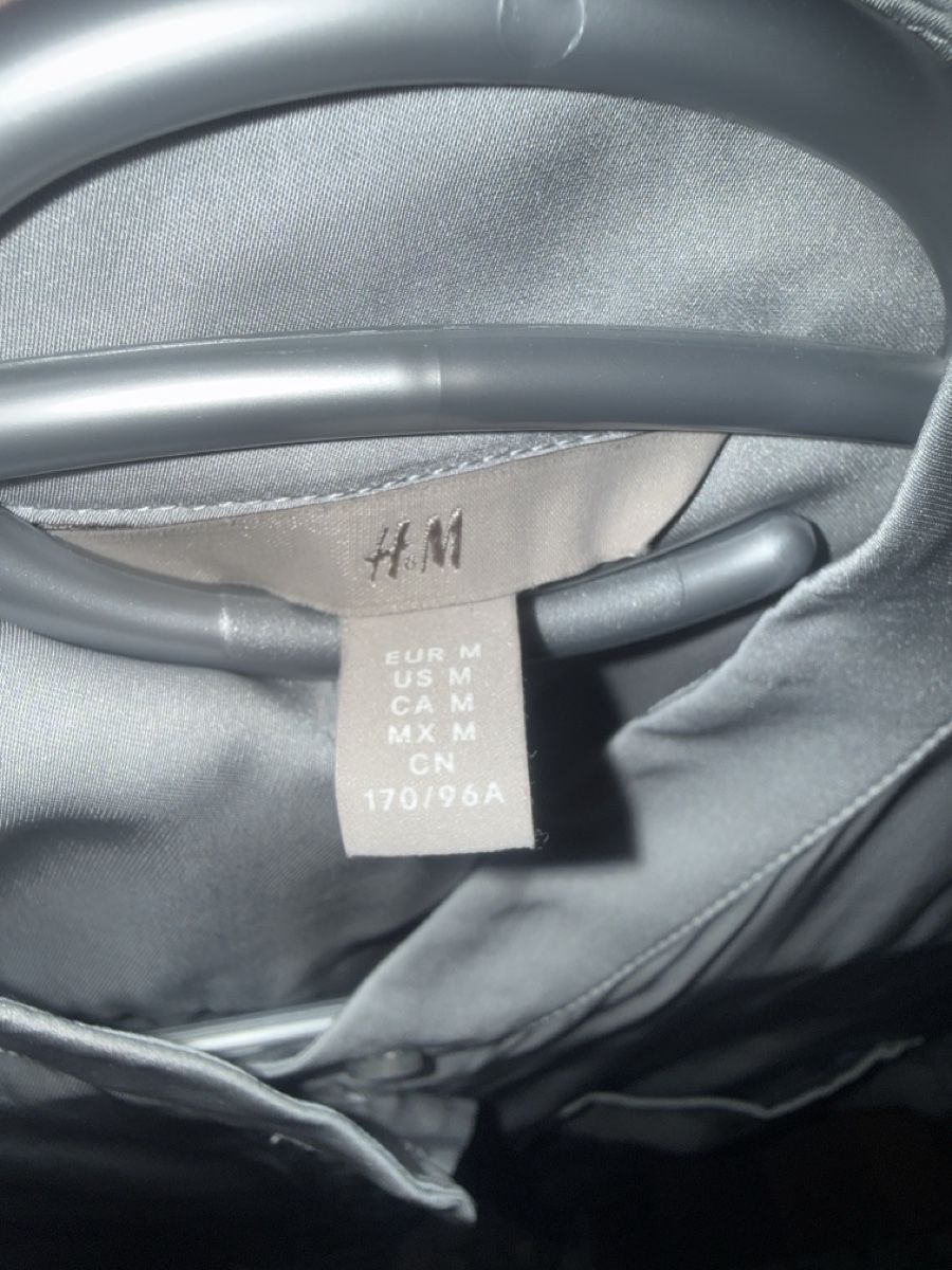 H&M Camicette: Elegante long Damenbluse, silber, Grösse M,. – Usato da Spreitenbach venduto da BIH2005 2