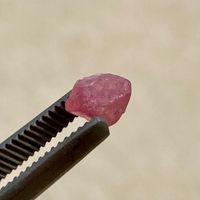 ab 1.- Spinell roh Kristall, 1 Karat, rot, Vietnam