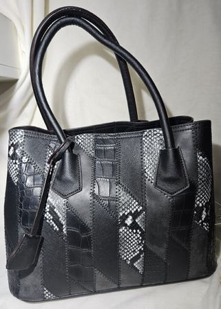 schwarze geräumige Handtasche - Spendenaktion