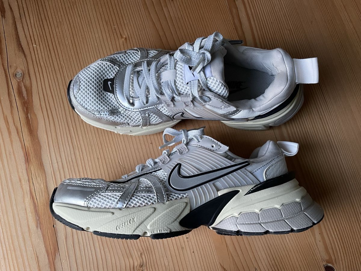 Nike Scarpe da donna: Nike V2K Run Damen Gr.37,5 – Usato da Nesslau venduto da lau_l6cy 1