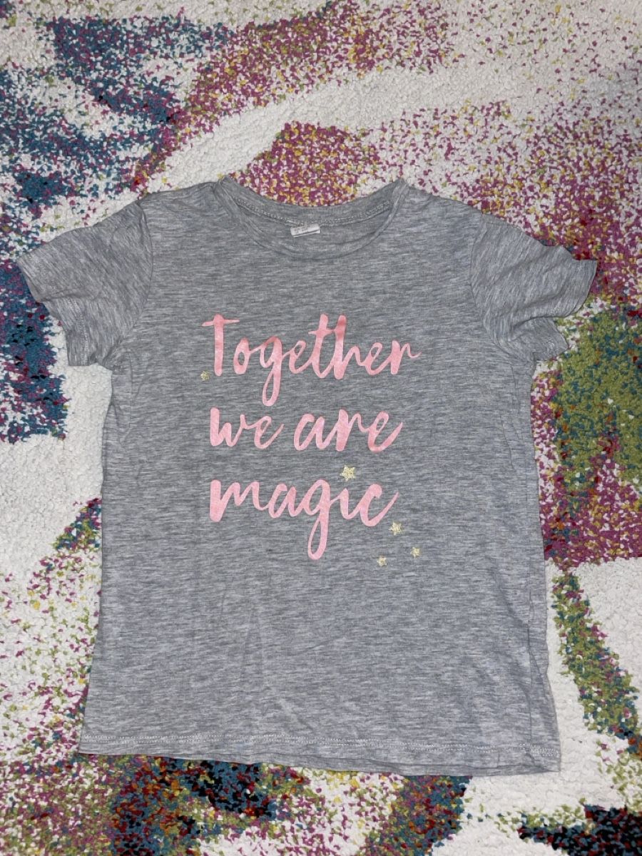 H&M Camicette, T-shirt & Top: Mädchenshirt "Together we are magic" grau Glitzer – Usato da Rüfenacht BE venduto da Edinas_shop