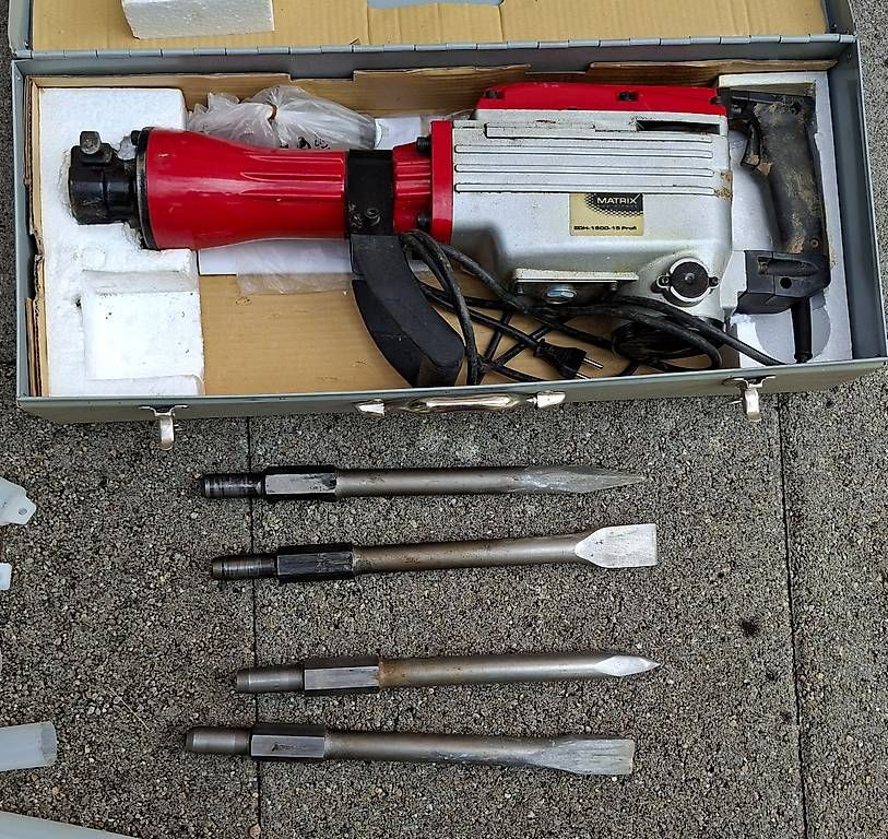 Tutti gli attrezzi: Abbruchhammer Marteau de démolition + accessoires – Usato da Châbles FR venduto da Monar 2