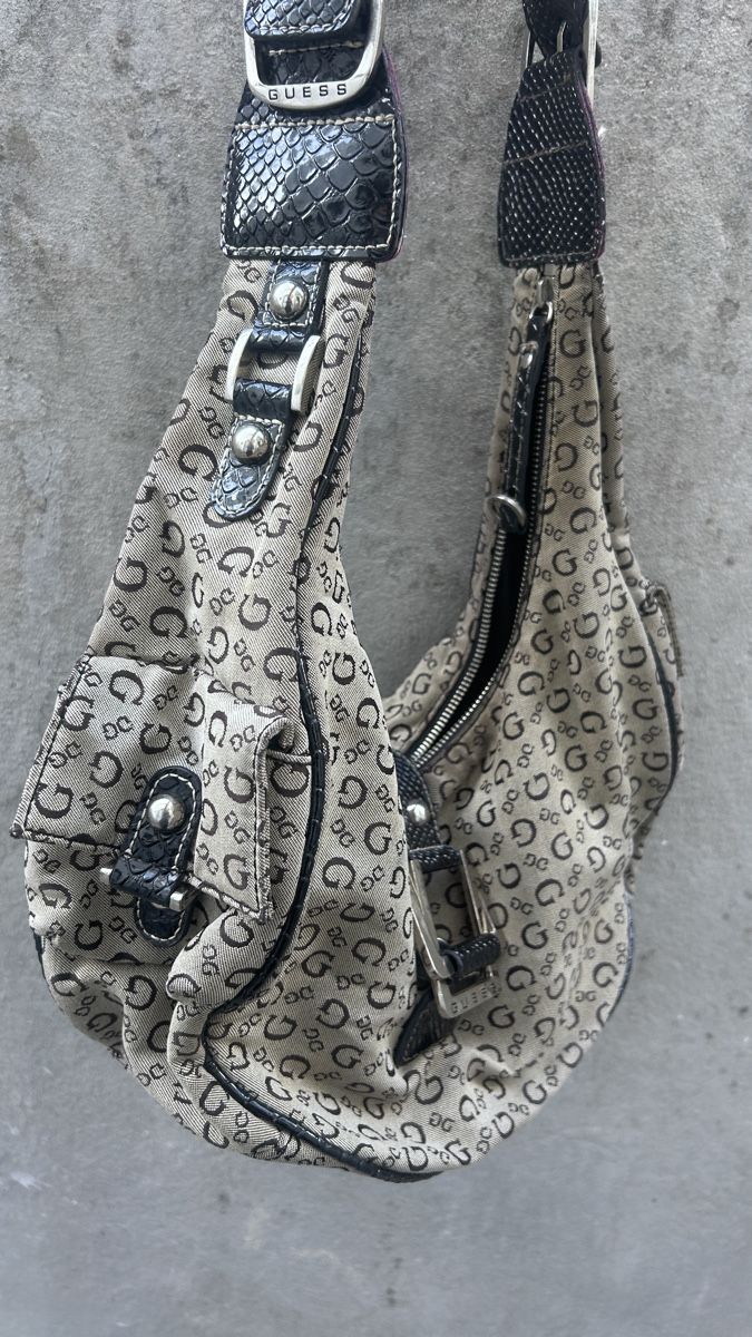 Guess Borse da donna: Guess Handtasche  – Usato da Zürich venduto da Runakaja