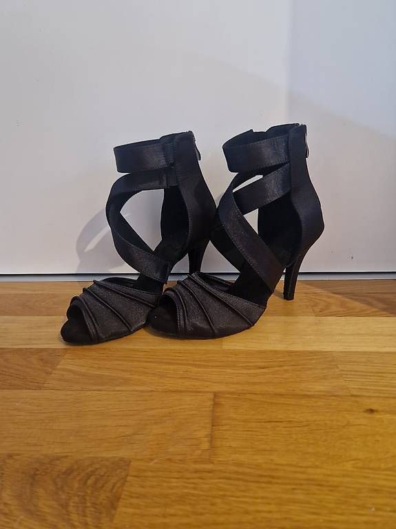 Damenschuhe: Tanzschuhe – Neu und originalverpackt aus Tägerwilen von db2_ng8l