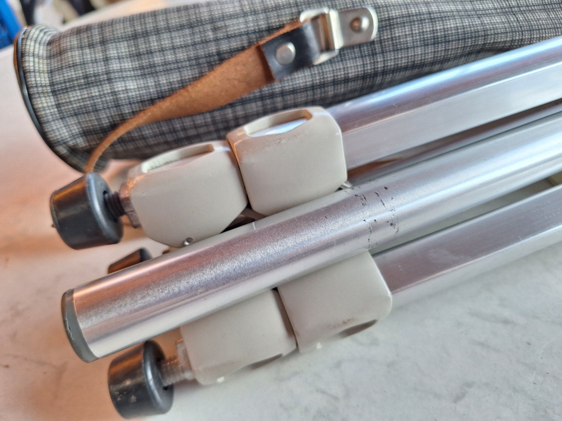 Treppiedi & Teste: 60ER JAHRE BILORA STATIV INKL ETUI – Usato da Huttwil venduto da Kunterbuntli 2