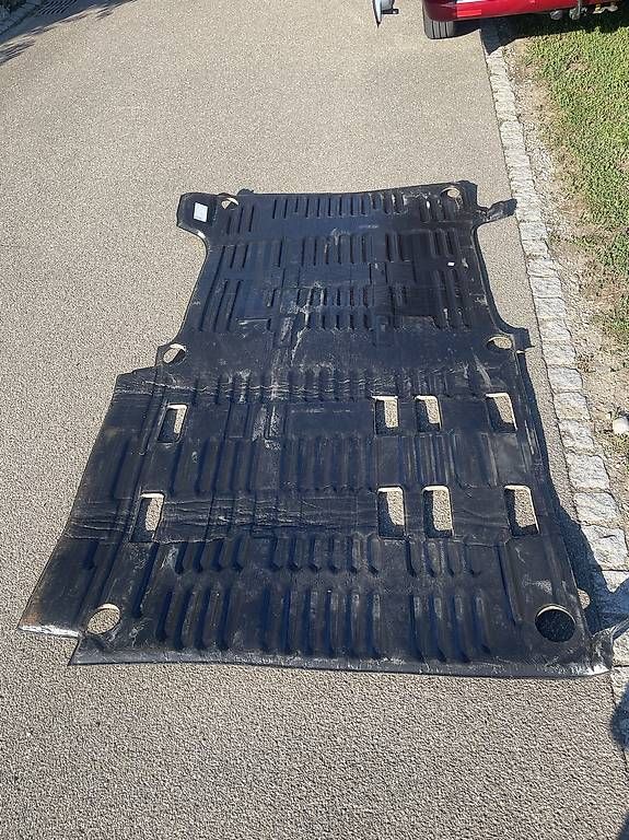 Teppiche / Matten: VW T5 Bodenmatte hinten – Gebraucht aus Berg am Irchel von Hookah96 1