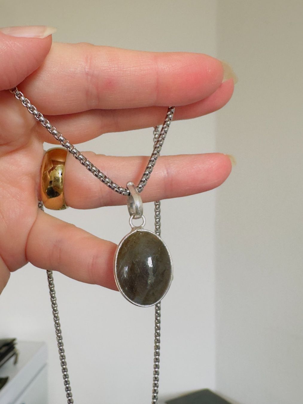 Ketten: Fashionable labradorite necklace – Neu und originalverpackt aus Genève von AGBERG 8