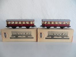 Herr H0: Set mit 2 Personenwagen, rot/crème, wie neu, OVP