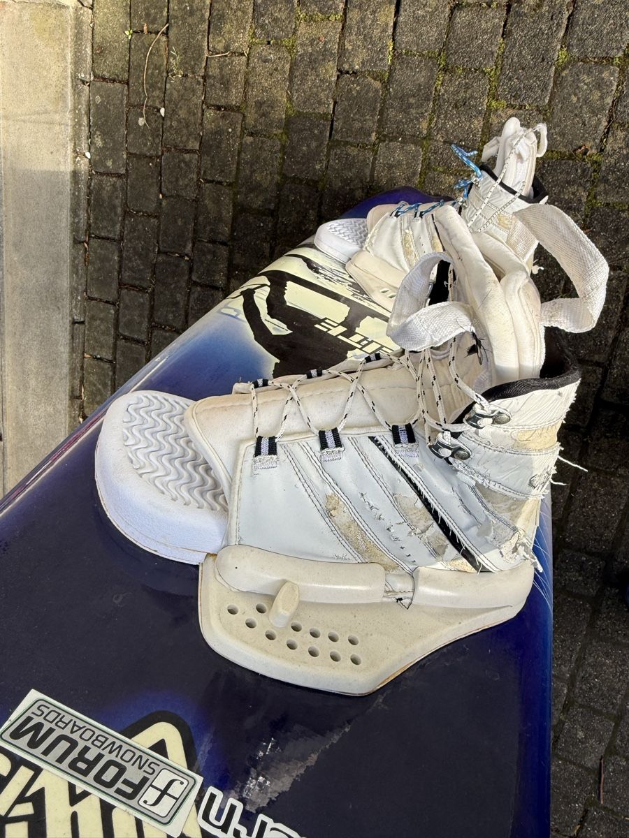 Tavole da surf e di nuoto: Wakeboard Hyperlite inkl. Bindung, gebraucht – Usato da Aarau venduto da Gregor.Quattro5000 1