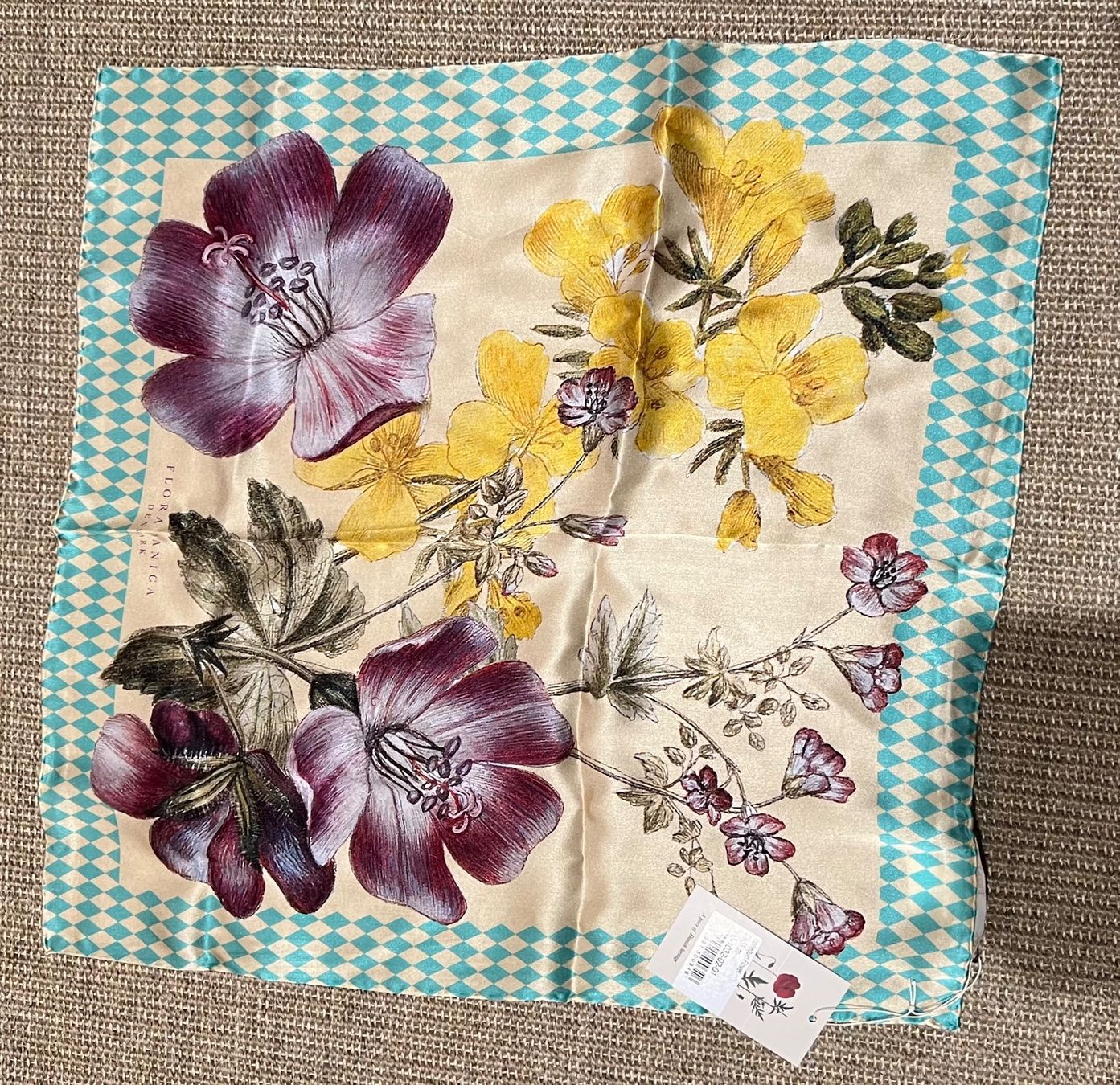 Foulard & Sciarpe: Seidentuch FLORA DANICA Denmark – Nuovo e nell'imballaggio originale da Schaffhausen venduto da Coch