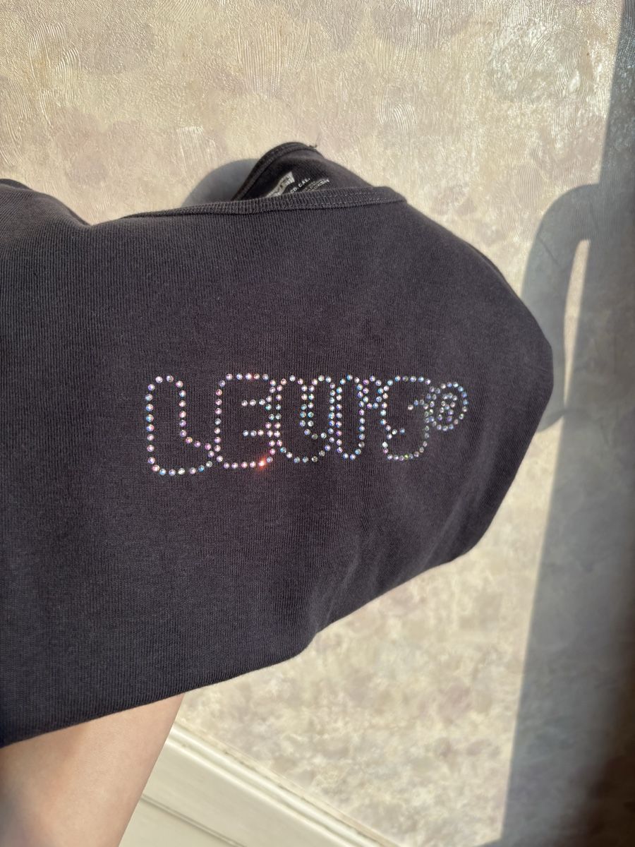 Levi's T-Shirts: Levi's Damen T-Shirt - Grau mit Strass – Neu (gemäss Beschreibung) aus Zürich von RMNA 2
