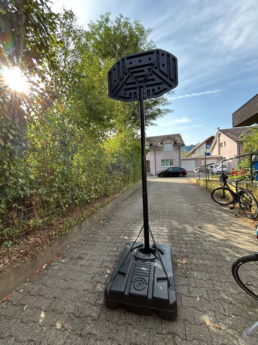 Canestri da basket: Basketballkorb mit höhenverstellbarem Ständer – Usato da Belp venduto da Interessent2 1