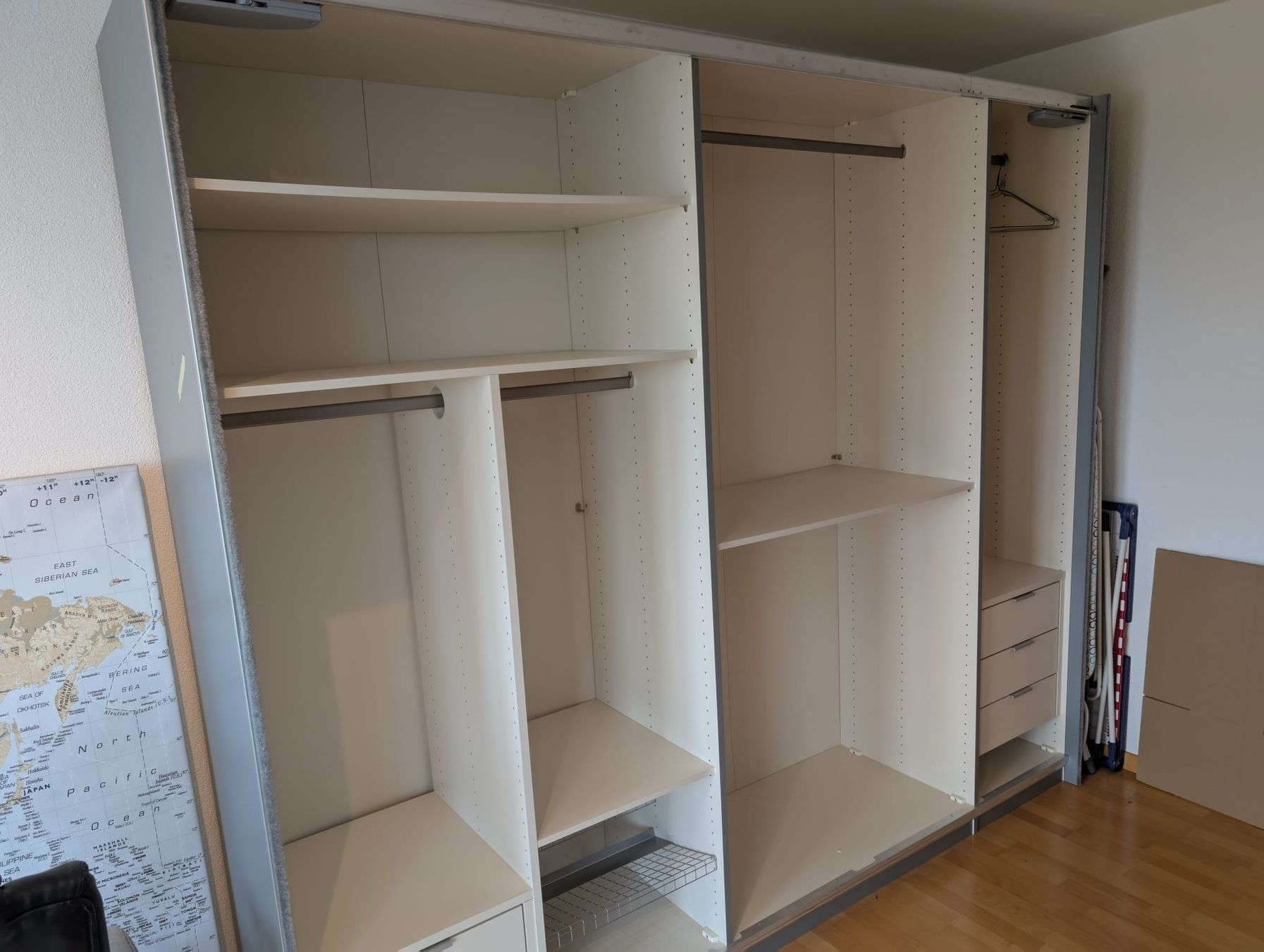 Armoires: Hochwertiger Kleiderschrank – D'occasion à Nürensdorf par pge002