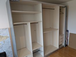 Hochwertiger Kleiderschrank