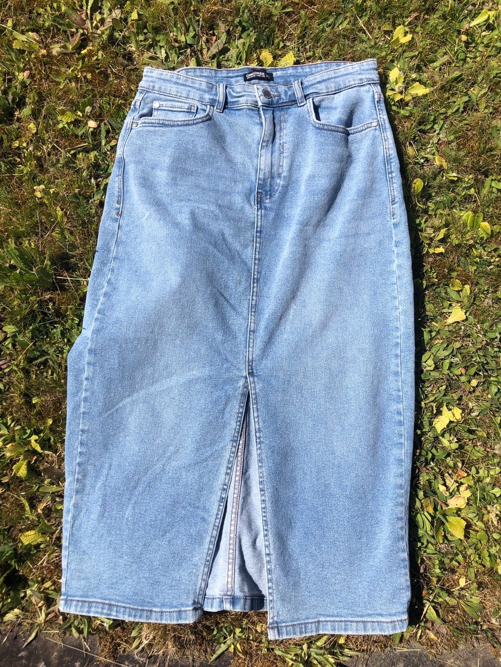 Gonne: Lässige Jeansrock midi mit Schlitz – Usato da Wädenswil venduto da Pixie_