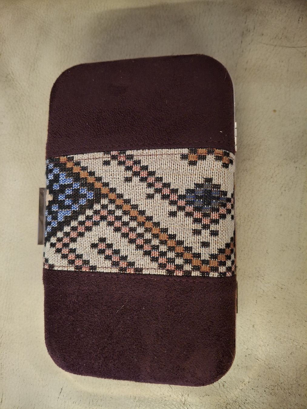 Taschen für Damen: Dunkelrote Clutch mit Kette – Neu (gemäss Beschreibung) aus Dinhard von lor_p8fn