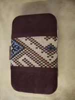 Dunkelrote Clutch mit Kette