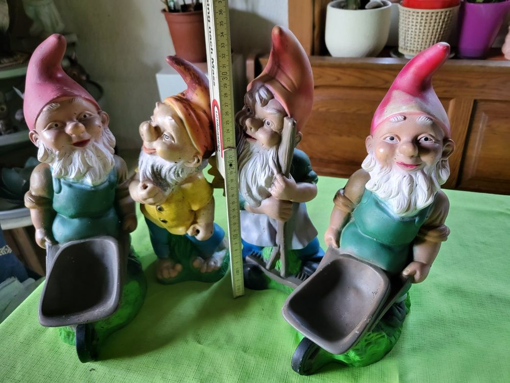 4 Gartenzwerge aus Kunststoff Kaufen auf Ricardo