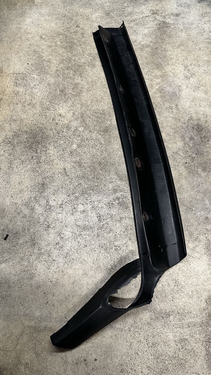 Ford Tutti i ricambio: Spoilerlippe Ford Granada 2.8i linke Seite – Difettoso da Schaffhausen venduto da Patrick1234 2