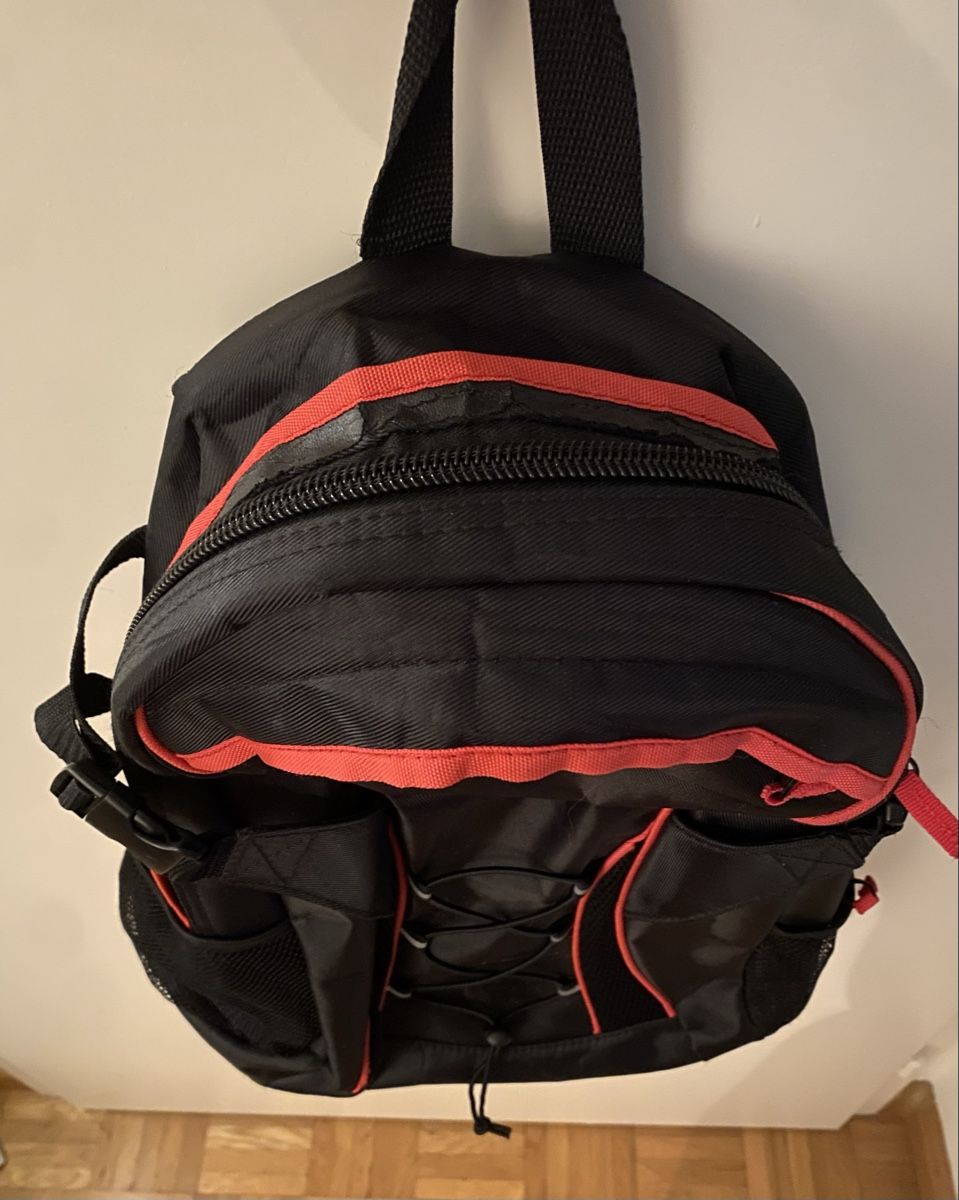 Zaini: Schwingrucksack Schwarz/Rot 2013 – Nuovo (secondo la descrizione) da Allschwil venduto da Deal_Tiger99 2