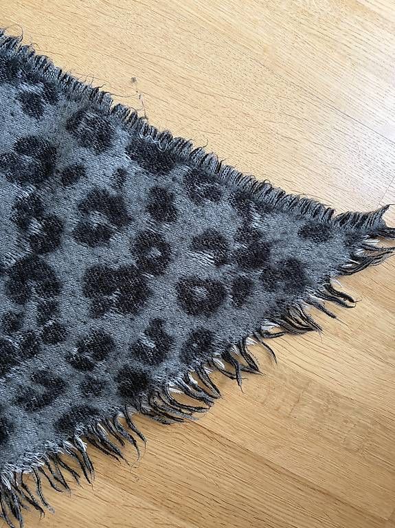 Foulards, Tücher & Schals: Leopardenschal – Gebraucht aus Schliern b. Köniz von tezi