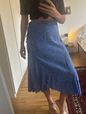 Sommerlicher Wickelrock von Whistles, Gr. 40, Blau gepunktet