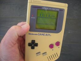 Antik Gameboy über 40 Jahre alt und funktioniert gut