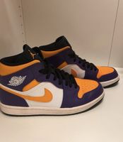 Air Jordan 1 Mid "Lakers" in Grösse 40.5.