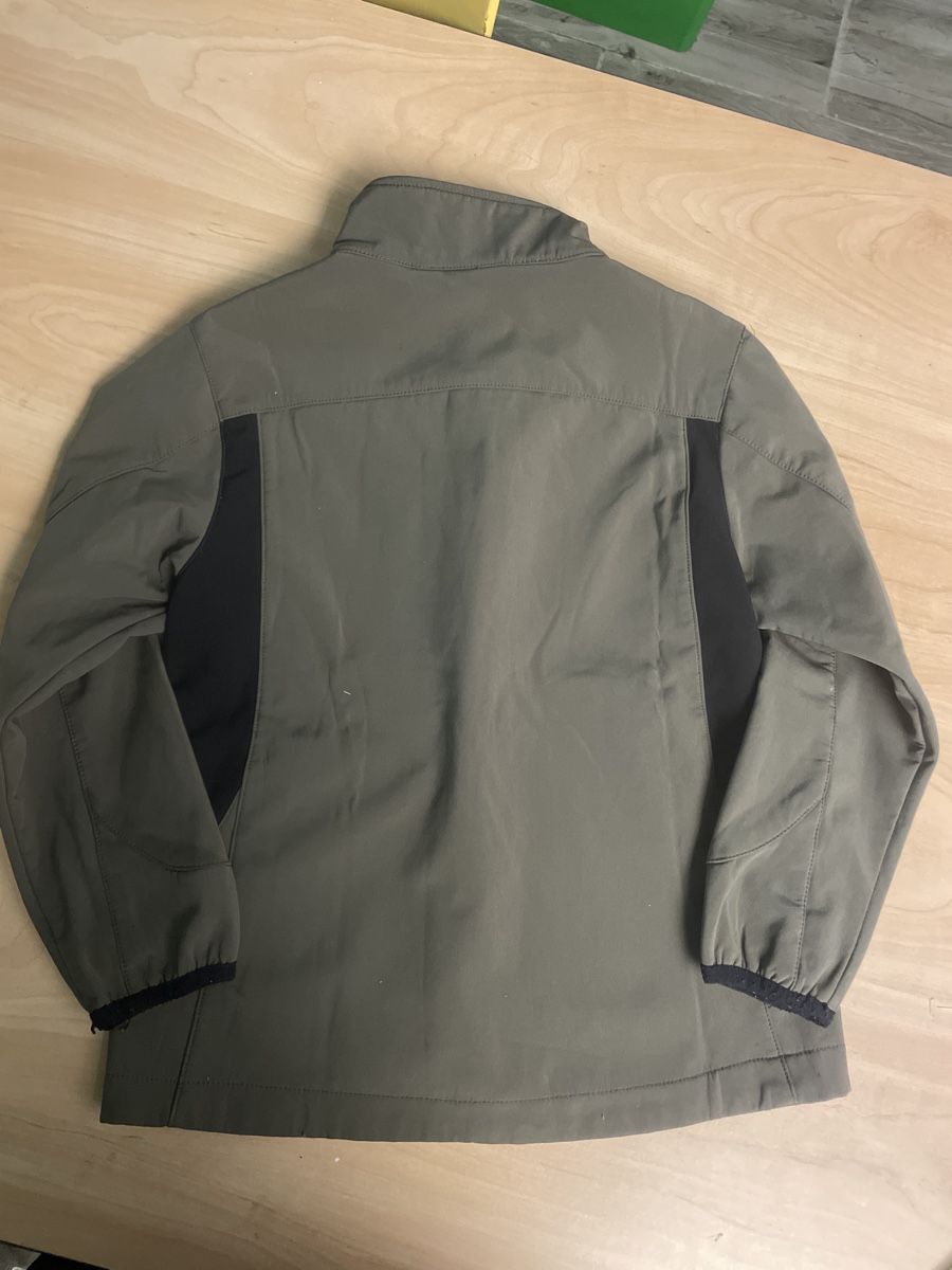 Giacche & Cappotti: Coole olive Jungen Softshelljacke Gr. 128 Übergangsjacke – Usato da Obergerlafingen venduto da cabo4 1