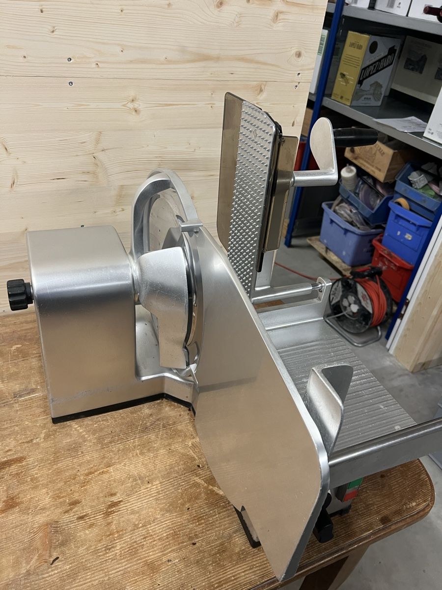 Tutte le macchine: Fleischschneidemaschine Hofmann 33 cm – Usato da Deitingen venduto da Martinflury 1