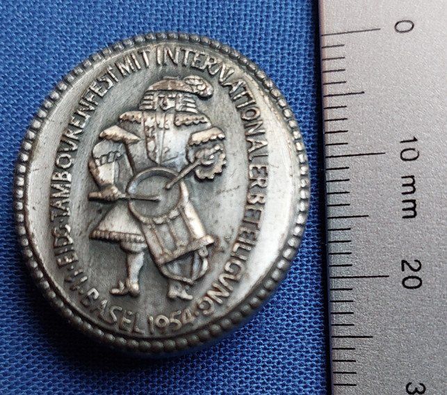 Spille & Fermagli: SELTEN: Anstecker 11. Eidg. Tambourenfest Basel 1954 – Usato da Allmendingen b. BE venduto da MMC-MuMeCo 1