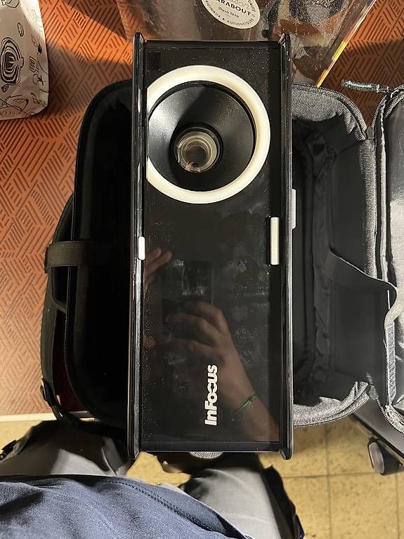 Proiettori: Retroprojecteur InFocus – Usato da Préverenges venduto da Dani_La_Brocante