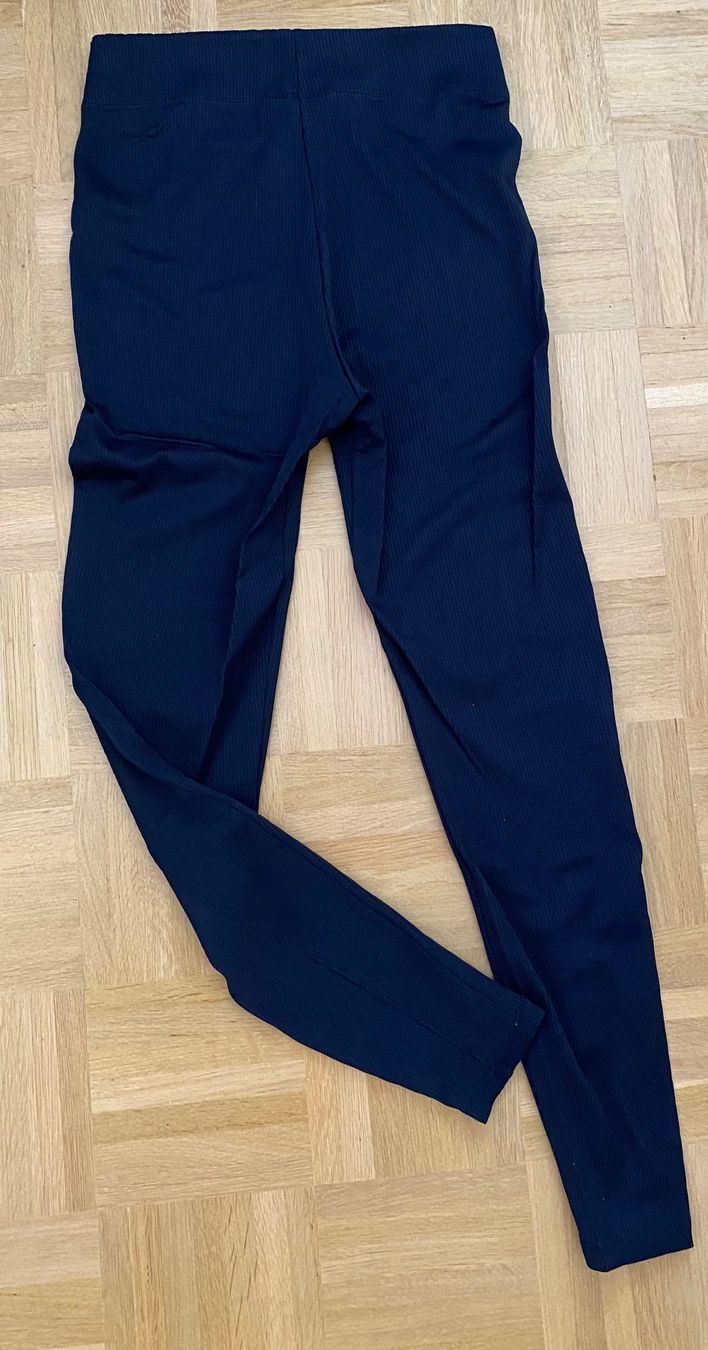 Bershka Leggings: Schwarze Leggins von Bershka – Usato da Pfaffhausen venduto da Niki_2020 3
