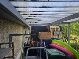 Grosser Fahrradunterstand / Anlehnschopf. Massiv