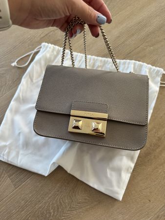 Furla Bella mini crossbody Tasche in Taupe