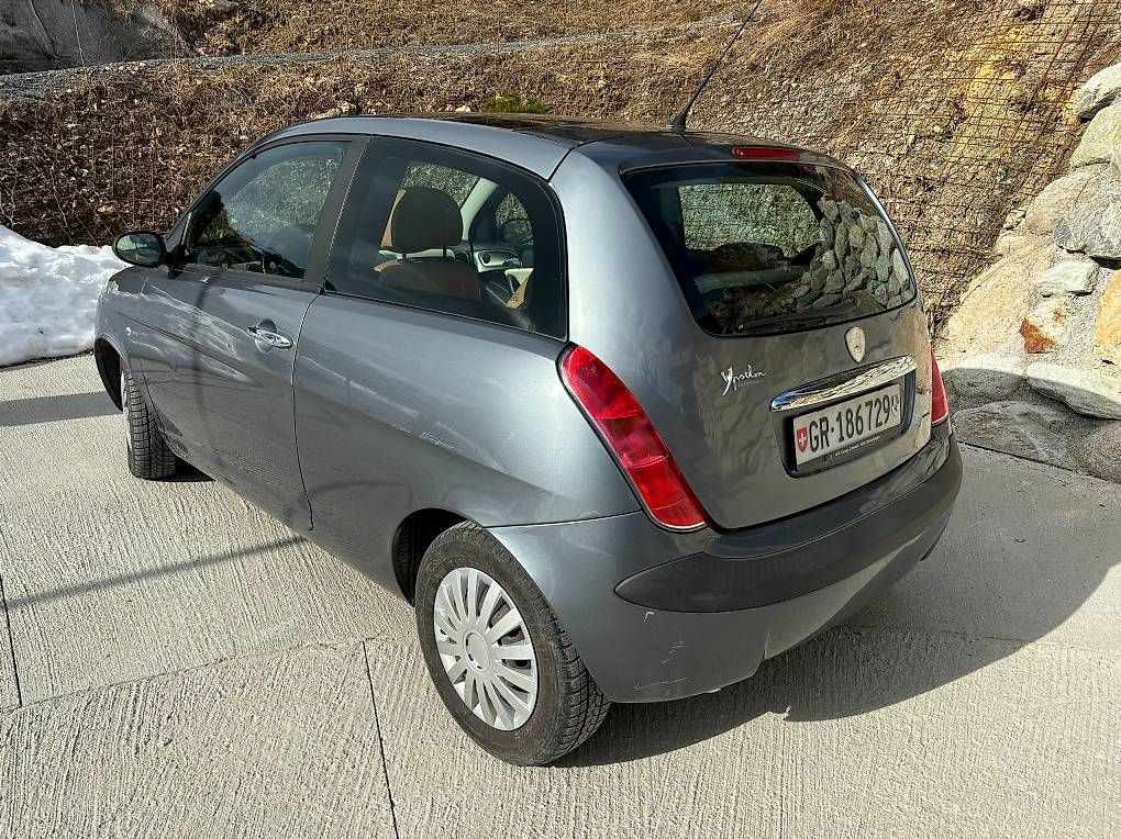 Automobili: LANCIA Ypsilon 1.4 16V Platino – Usato da Schlans venduto da PetArno