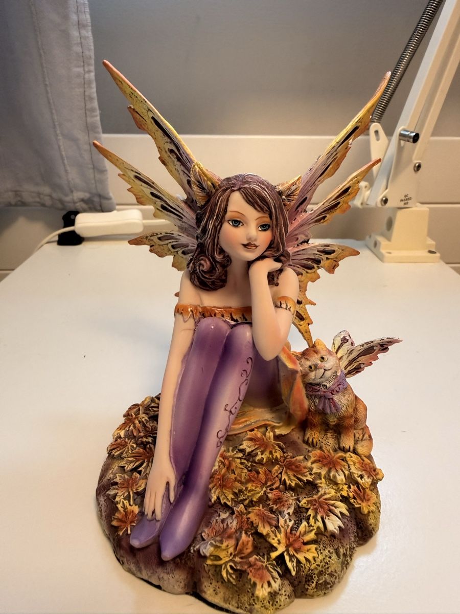 Tutte le decorazioni: Fee-Figur mit Katze Herbstfarben 20cm – Nuovo e nell'imballaggio originale da Dietikon venduto da Beni2025 2
