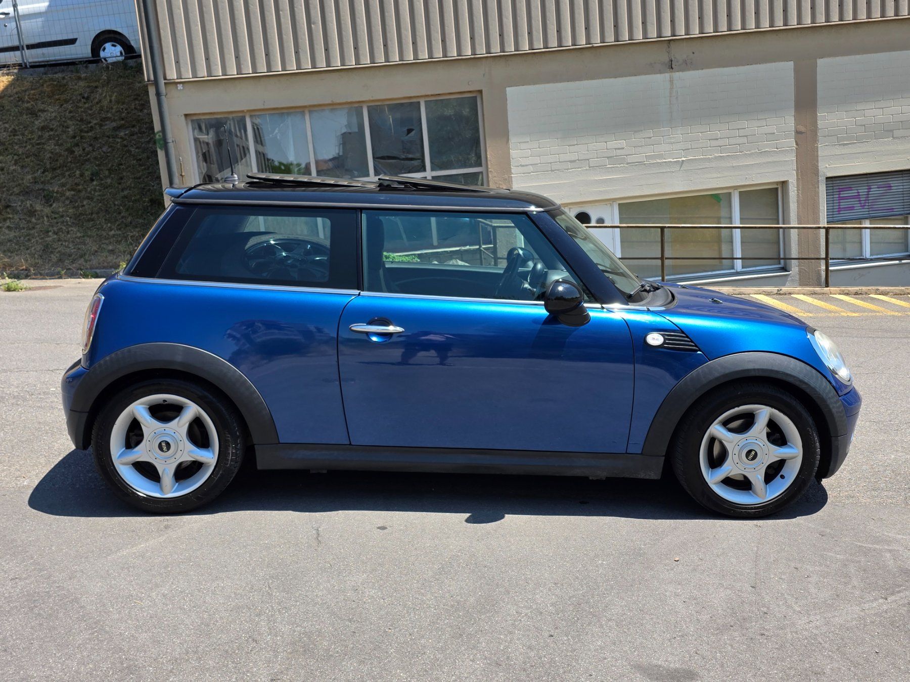Mini Autos: Mini Cooper 1.6i ab MFK 04.2025! – D'occasion à Obernau par DealMaschine 9
