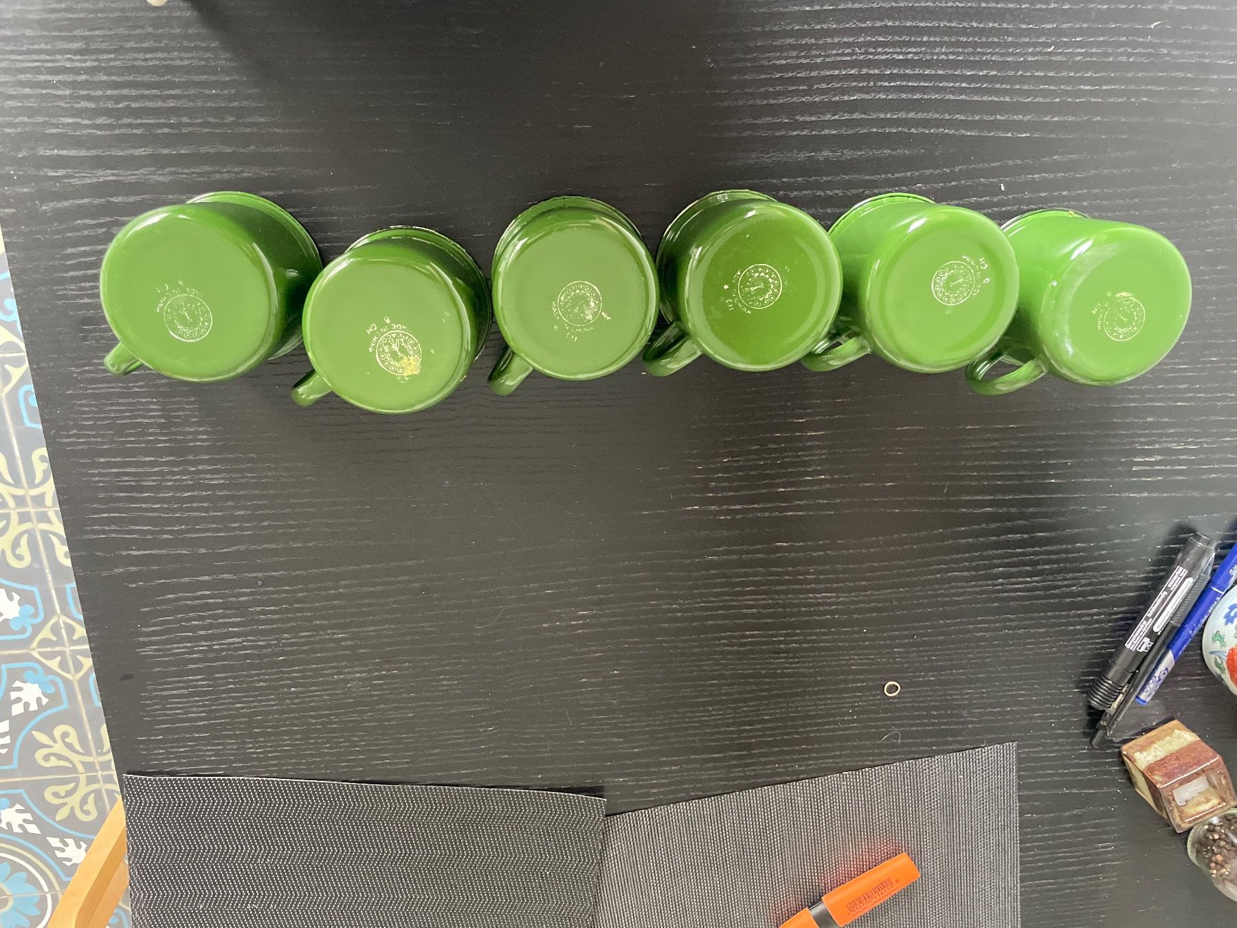 Tazze: 6 grüne Emaille Tassen – Usato da Zürich venduto da matina30 4