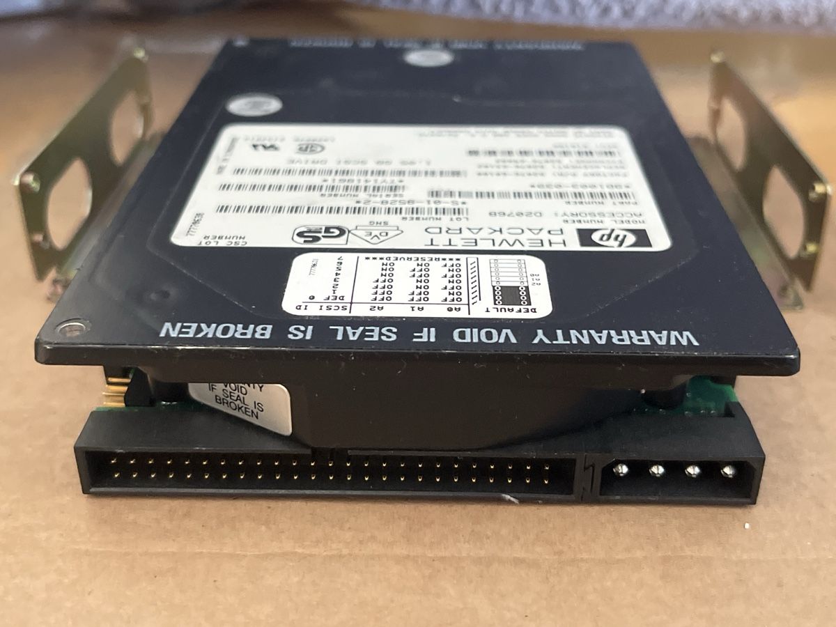 Hewlett Packard Harddisks: HP 1.05GB SCSI D2076B – Gebraucht aus La Neuveville von Oxalis-Studios 1