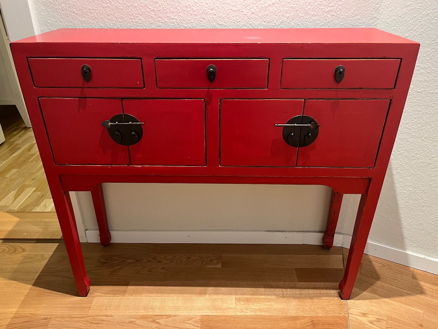 Commodes: Chinesische Sideboard / Kommode rot mit 3 Schubladen 4 Türen – D'occasion à Zürich par oli_y6vc