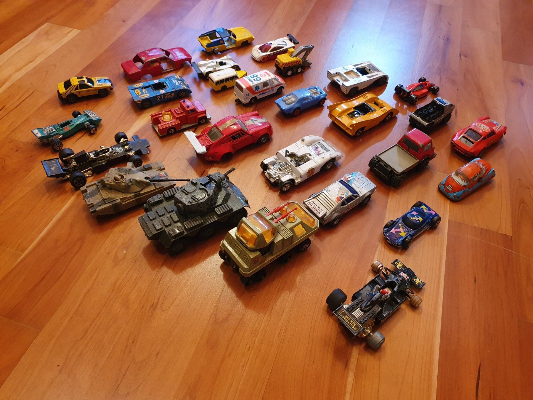 Modellini d'auto: Auto Schrottplatz – Difettoso da Triesen venduto da platzproblem1 2