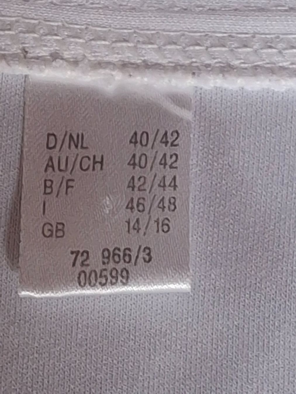 Maglioni & Felpe: Pull blanc manches ajourées taille 40/42 – Usato da Villiers venduto da san_jn5w 3
