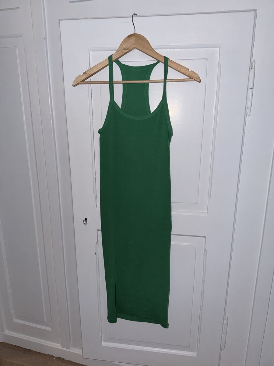 Vestiti: 8 Kleid fur 45 chf – Usato da Münchenstein venduto da By.gabriela.v 3