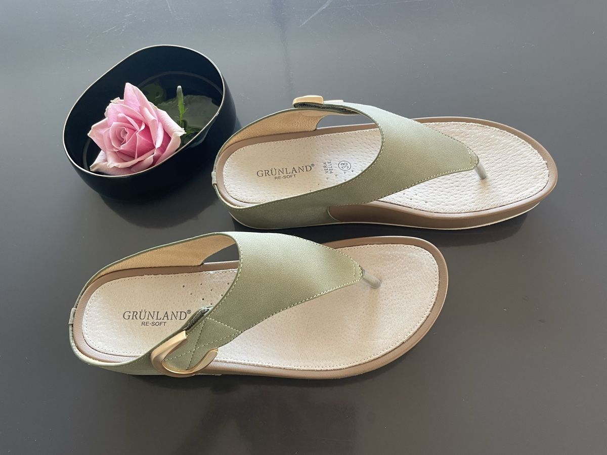 Damenschuhe: Flip Flops, Zehensandalen, 38, oliv – Gebraucht aus Zürich von Punkt...