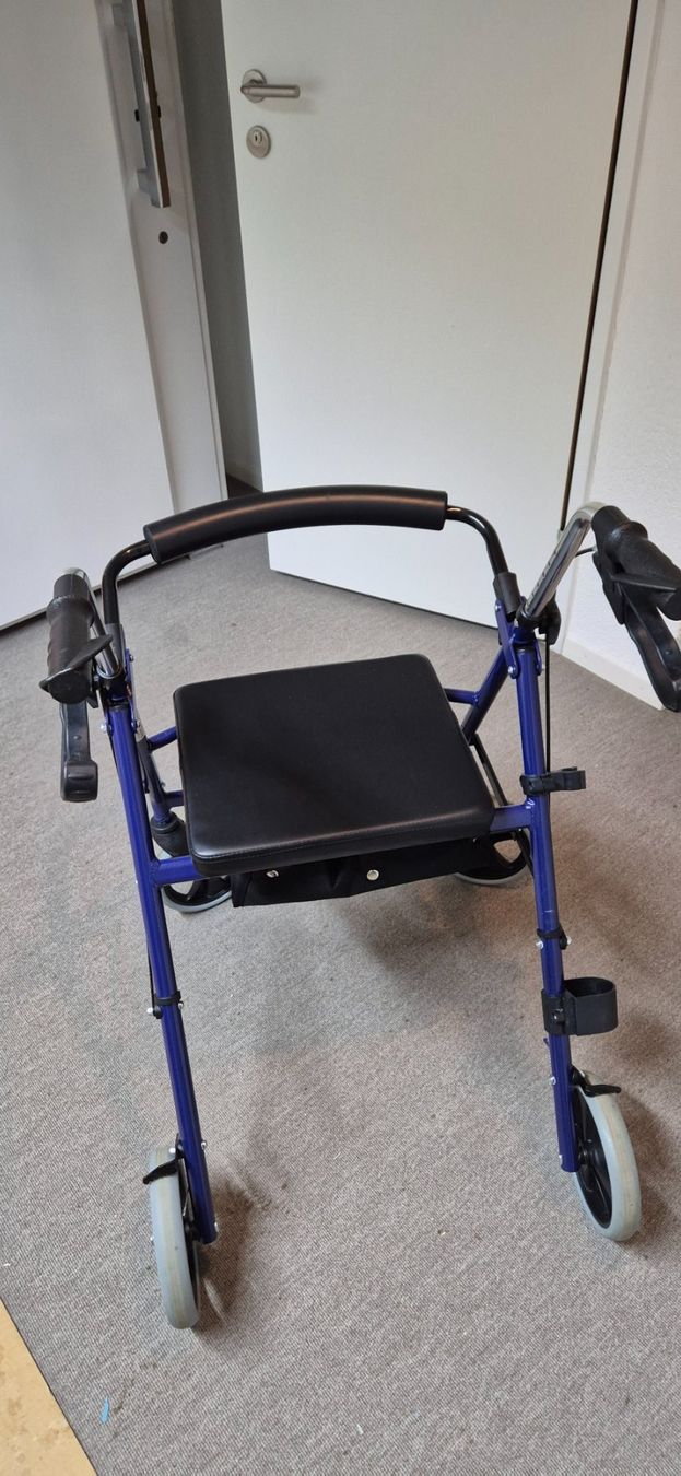 Aides à la marche: Rollator – D'occasion à Huttwil par Hpb7