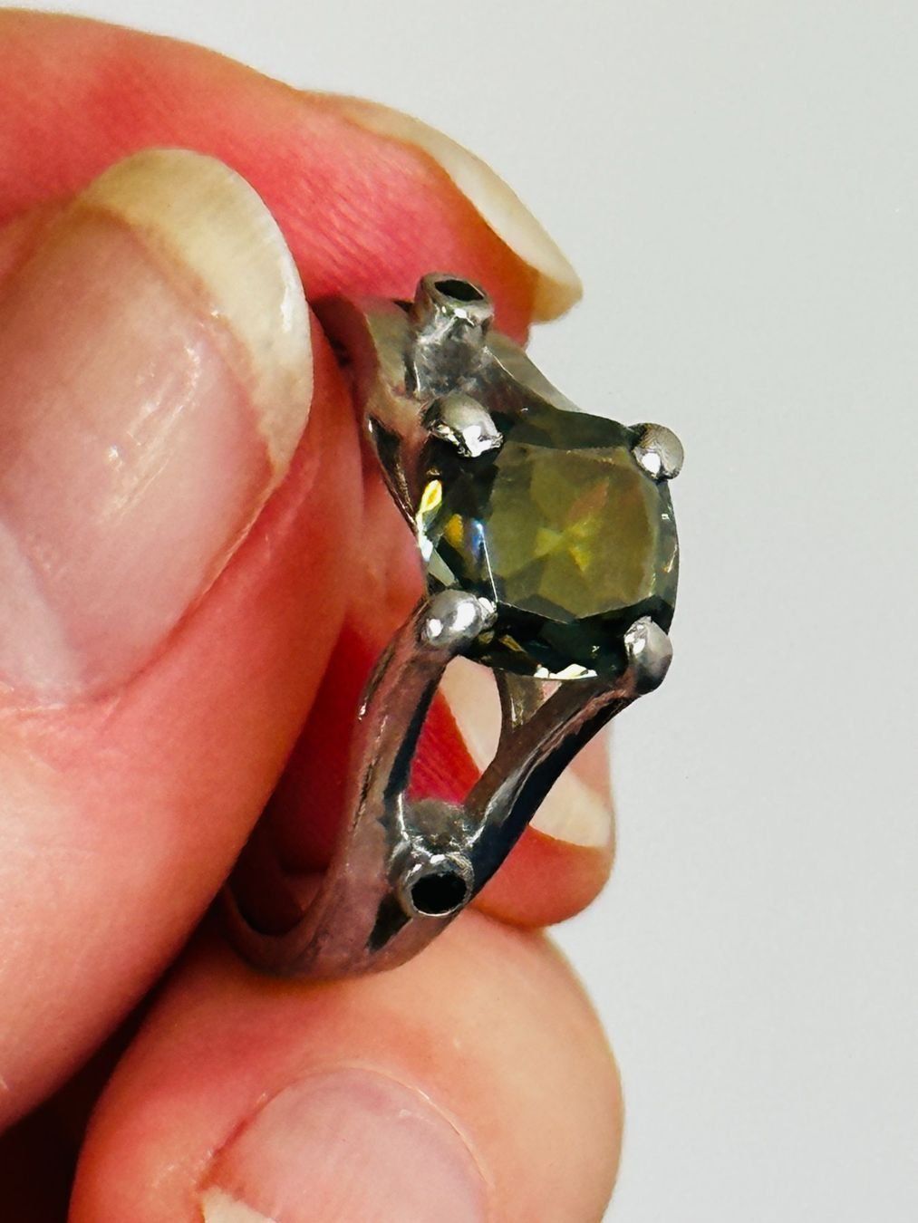 Anelli: 8 mm Whte Brown Real Moissanite ring size 7 – Nuovo e nell'imballaggio originale da Genève venduto da AGBERG 1