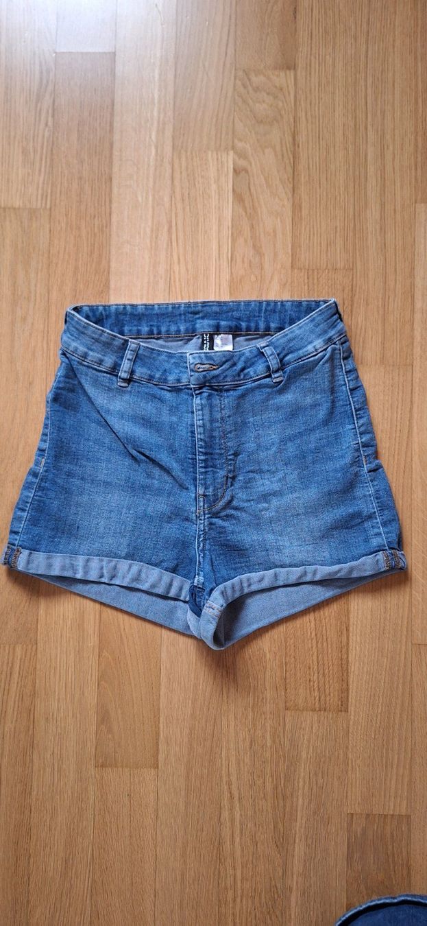 H&M Jeans: Divided, short en jeans – Neuf (Voir description) à Lussery-Villars par pousinete02