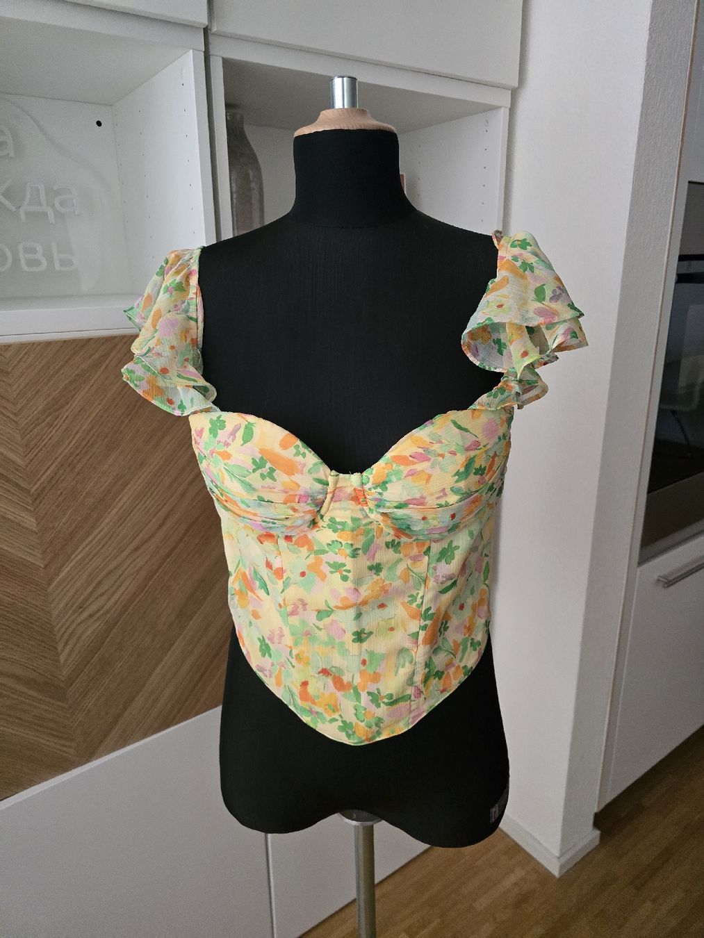 Top: Blusen-Top mit Blumenmuster – Nuovo (secondo la descrizione) da Zürich venduto da ale_bg2x