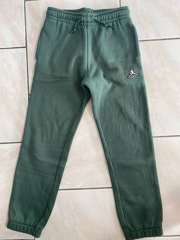 Hosen: Vend training divers marques enfant – Gebraucht aus Morrens VD von gia_sfs5 4